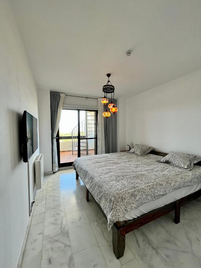 Quiet & Spacious Apt @ Golf Course W/ Roof Terrace San Roque  Bagian luar foto